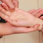 Có nên bấm huyệt chữa đau bụng kinh?