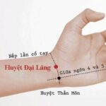Có thể bấm huyệt chữa ngón tay cò súng?