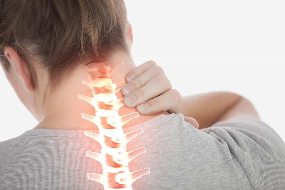 Thoái hóa đốt sống cổ gây triệu chứng đau cho người mắc phải